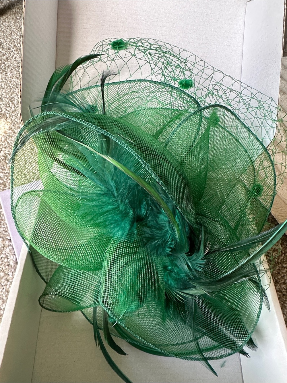Emerald Feather Mesh Fascinator Hat for Women